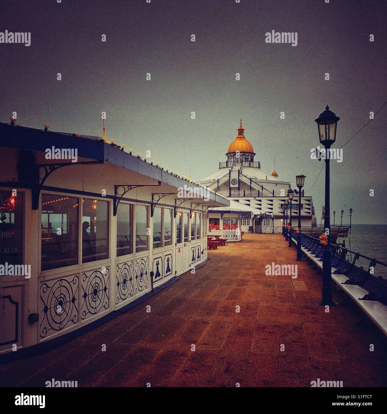 Eastbourne Vergnügen Pier, East Sussex, UK - Smartphone-aufgenommenes Stockfoto
