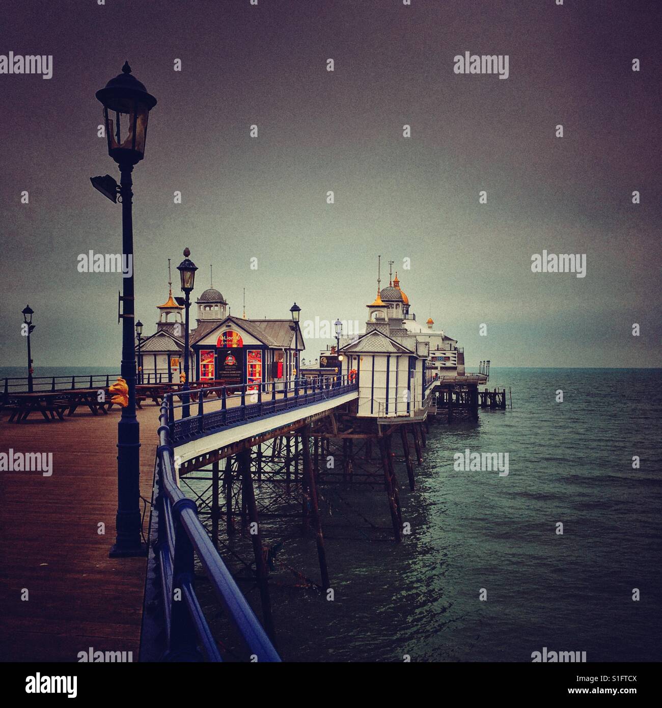Eastbourne Vergnügen Pier, East Sussex, UK - Smartphone-aufgenommenes Stockfoto