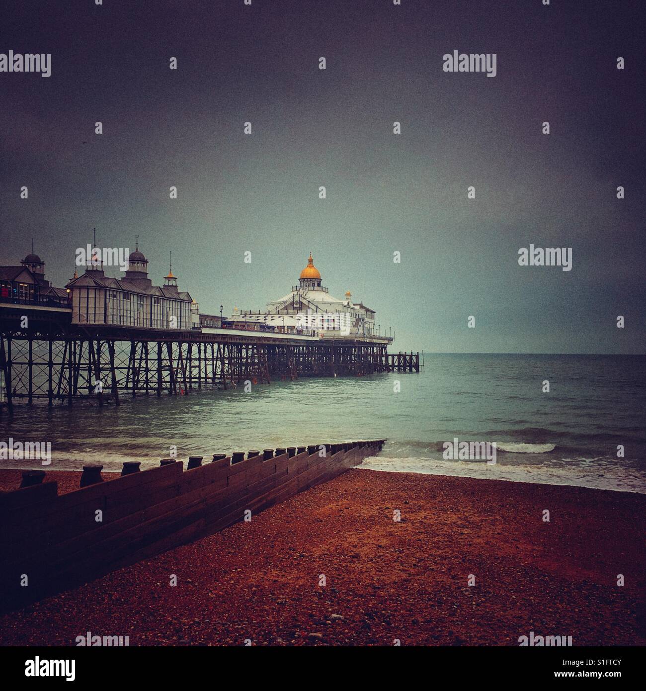 Eastbourne Vergnügen Pier, East Sussex, UK - Smartphone-aufgenommenes Stockfoto