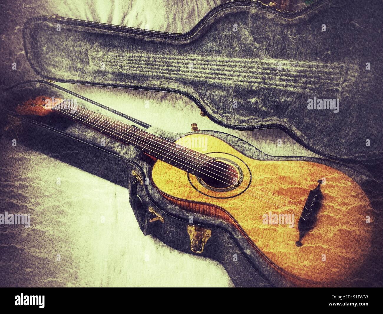 Panormo Fecit Gitarre Replik in offenen Hartschalenkoffer Stockfoto