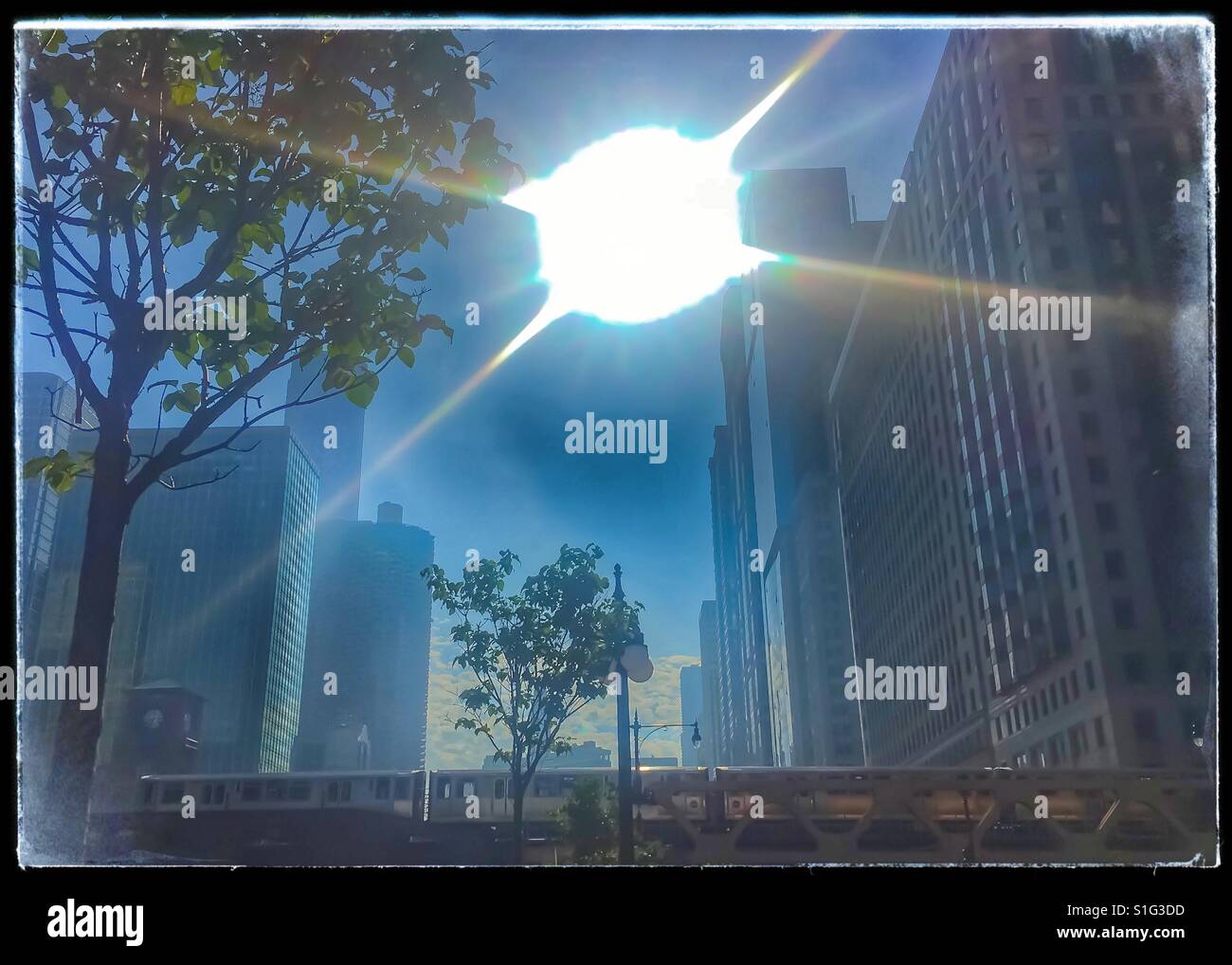 Morgensonne strahlt über Chicago Loop Stadtbild. Stockfoto