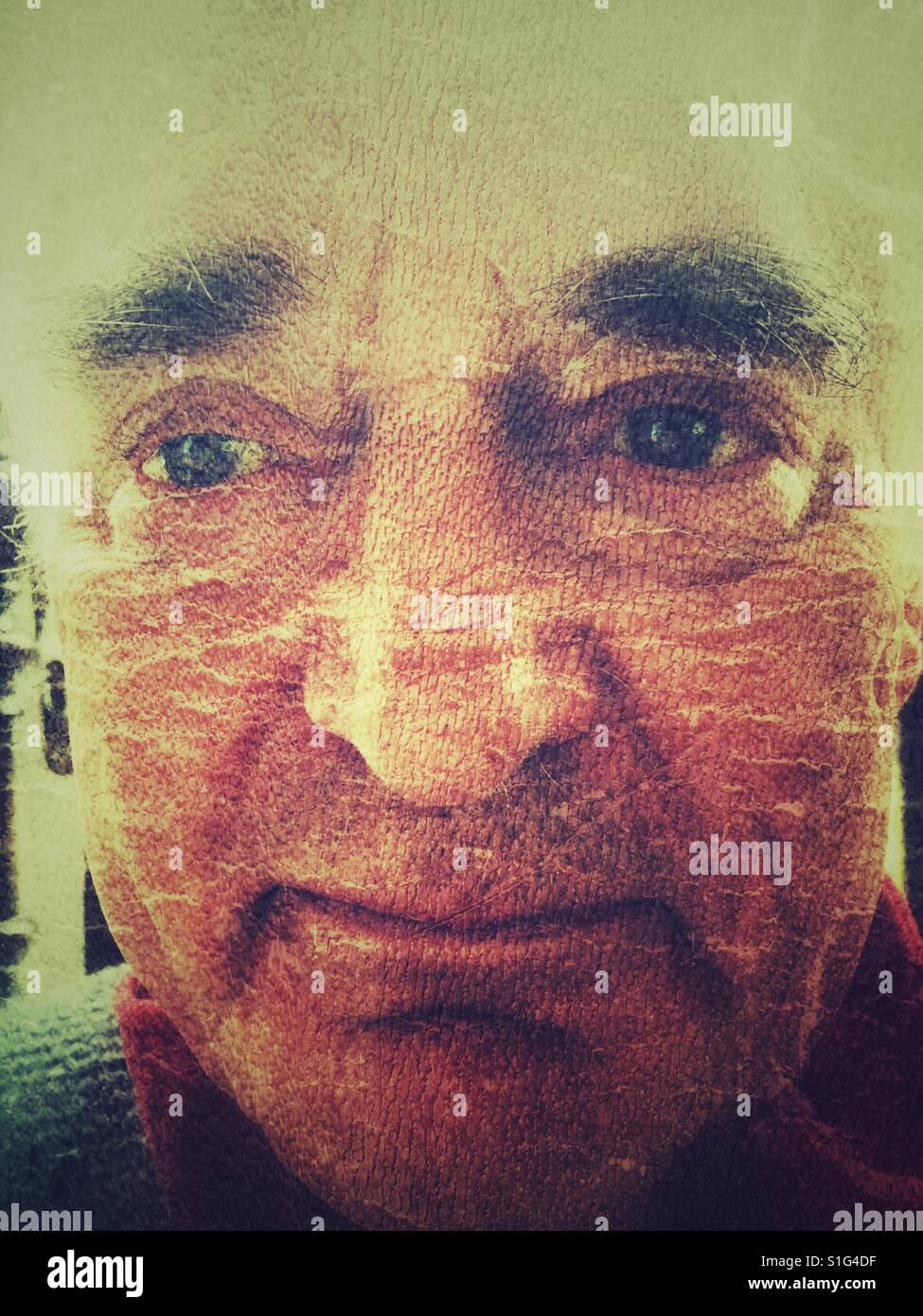 Senior woman, portrait - Smartphone-aufgenommenes Stockfoto