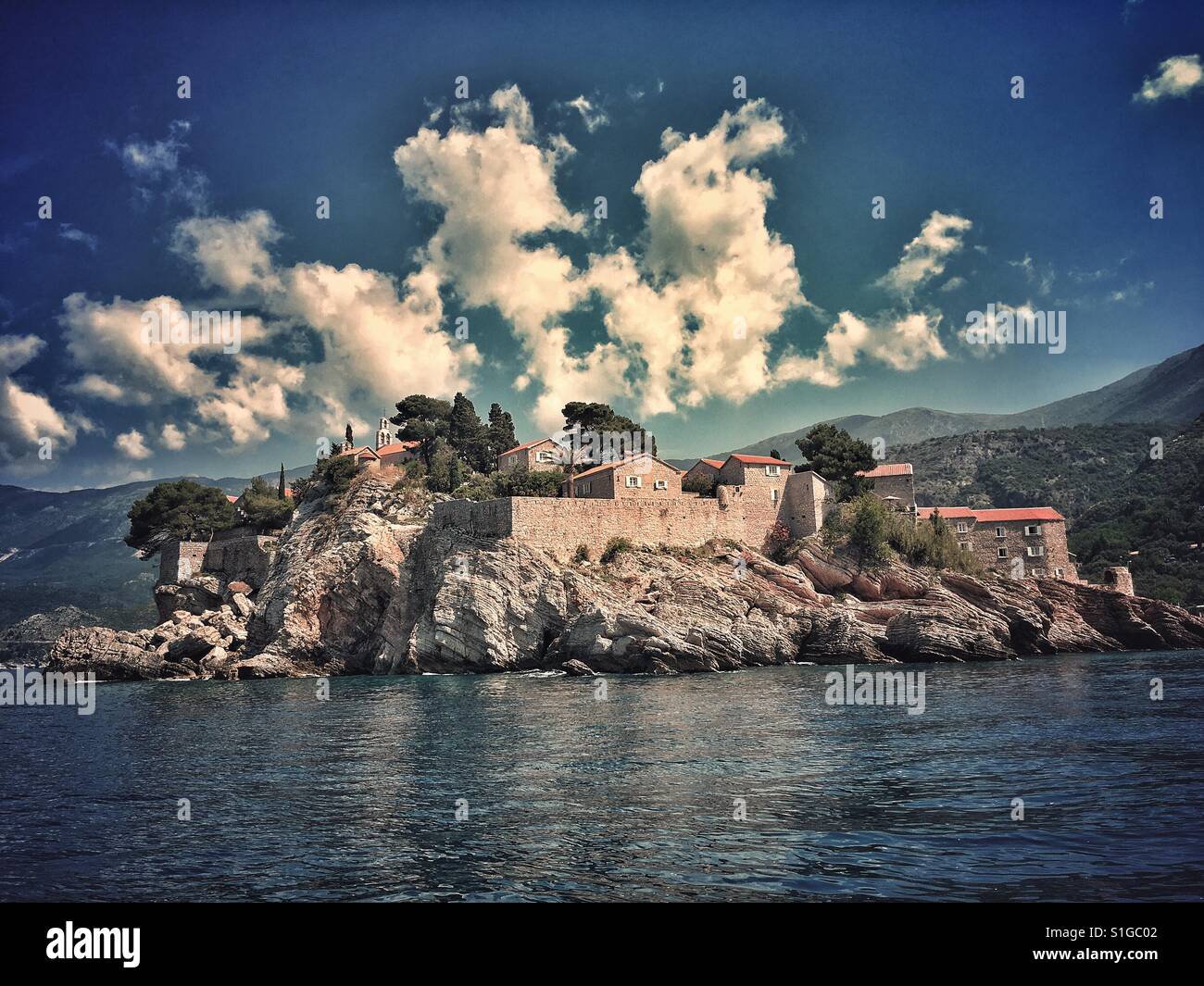 Sveti Stefan Hotelresort auf einer kleinen Insel in Montenegro Stockfoto