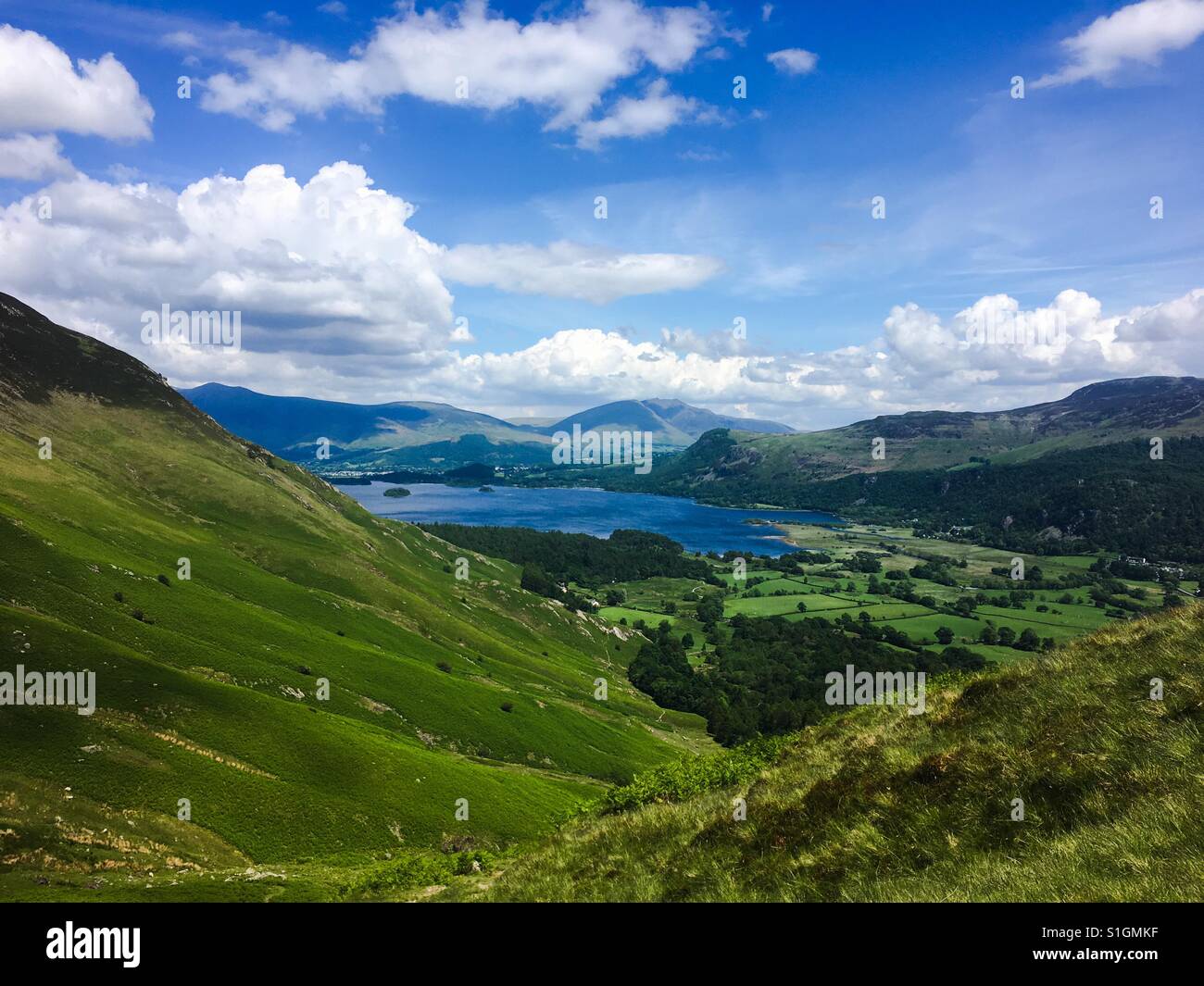 Der Blick in Richtung Derwent Water Cat Glocken in den nördlichen Lake District, Großbritannien - Smartphone-aufgenommenes Stockfoto