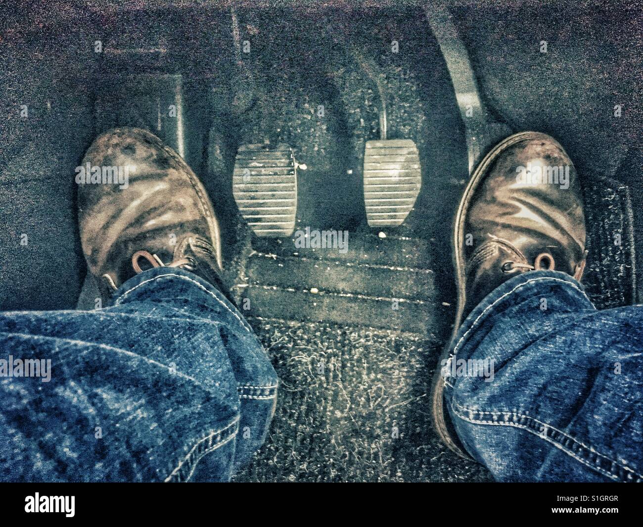 Fuß auf das Gaspedal Stockfoto