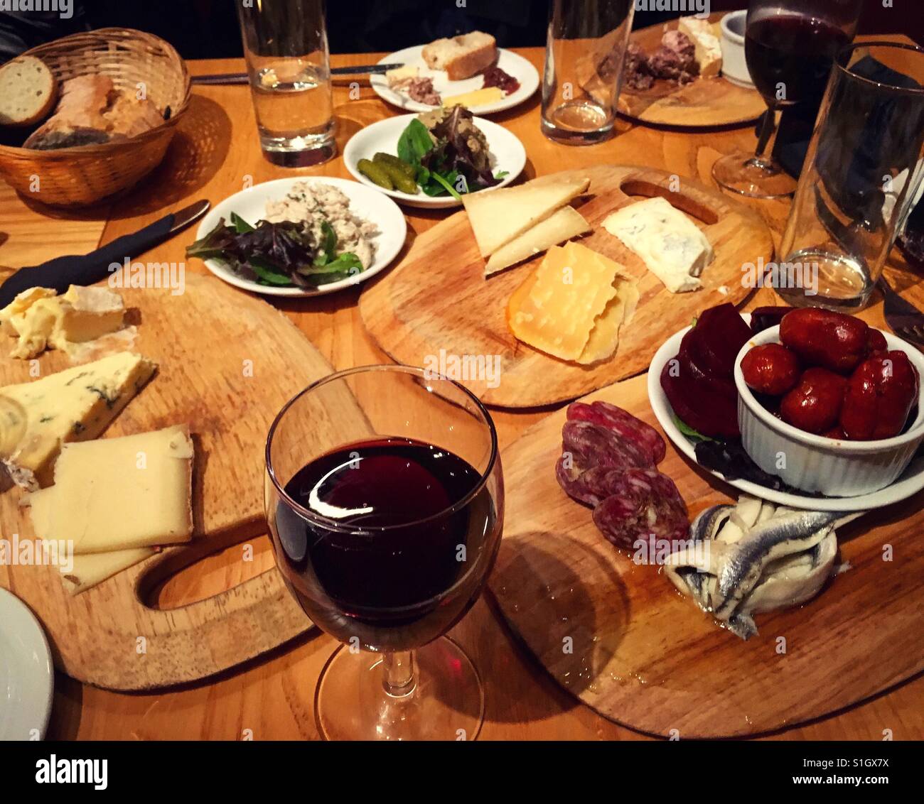 Käse & Wein Stockfoto