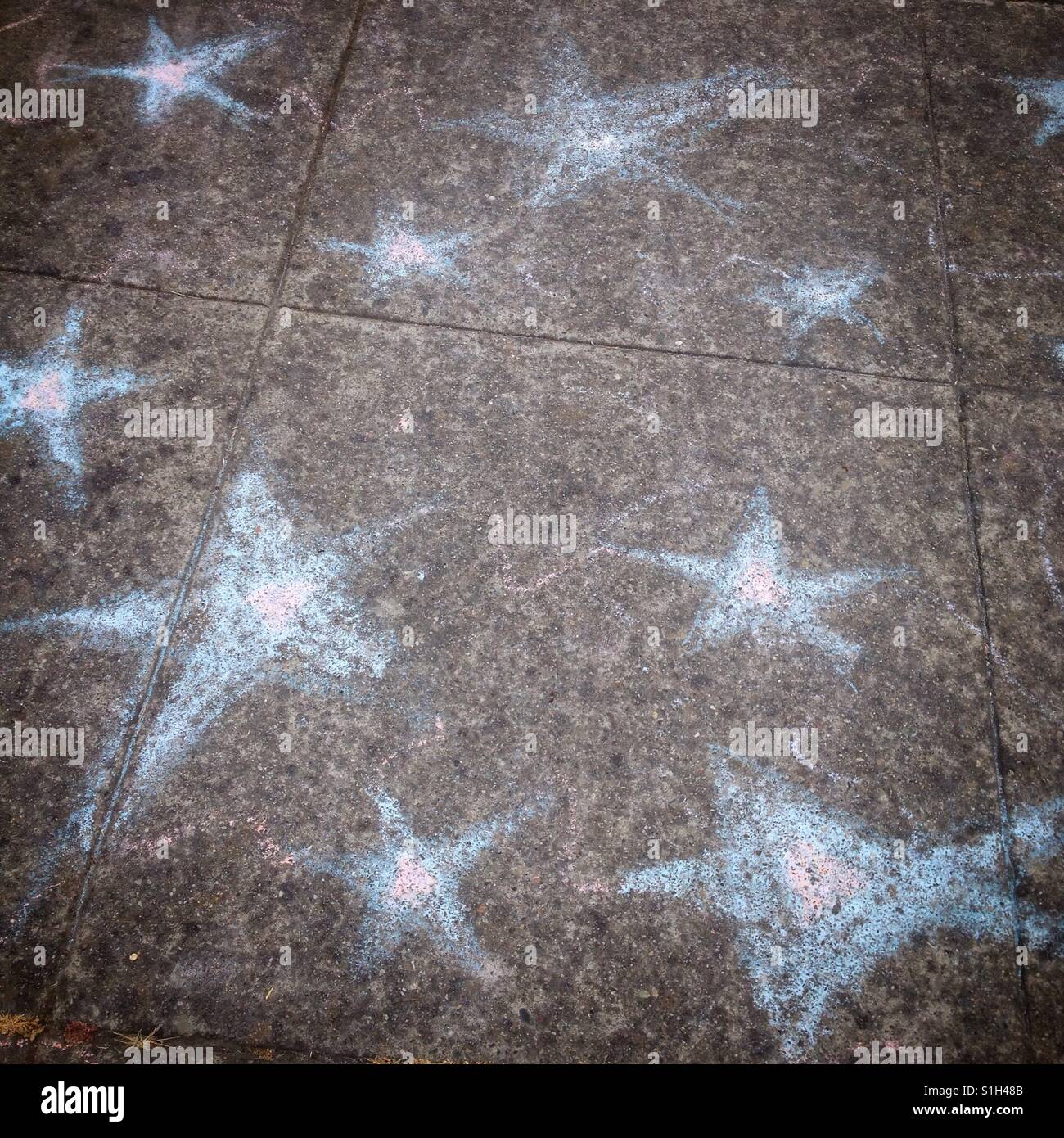 Kreidekunst gefunden - Smartphone-aufgenommenes Stockfoto