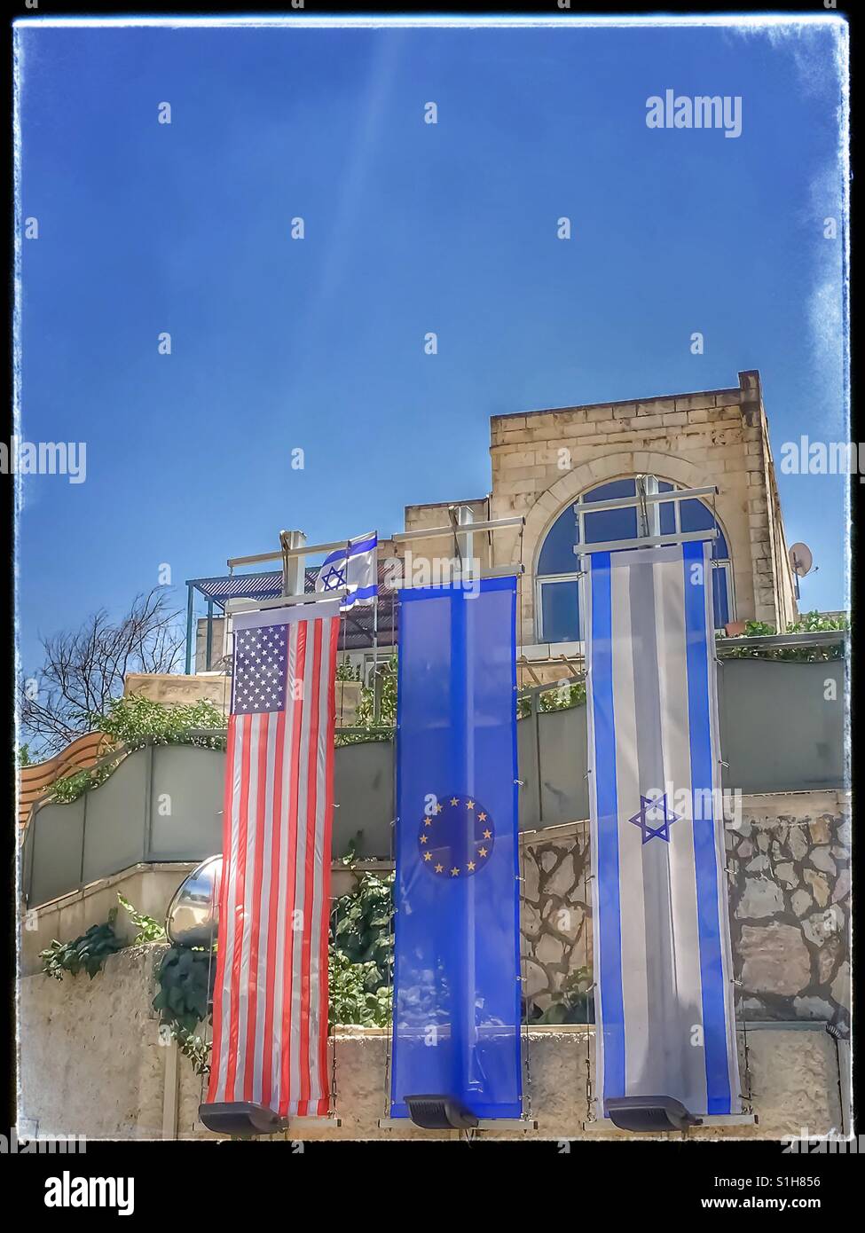 USA, Europa und Israel: Flaggen zeigen Union. Stockfoto