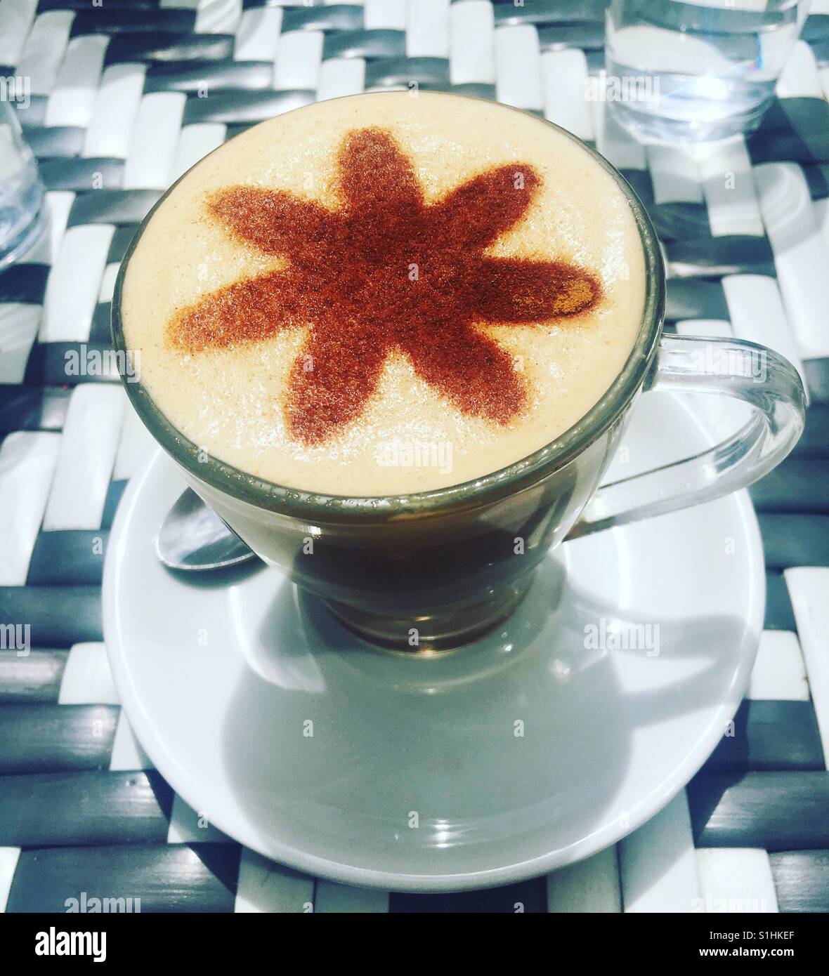 Gewürzte Latte-Cappuccino-Chai-latte Stockfoto