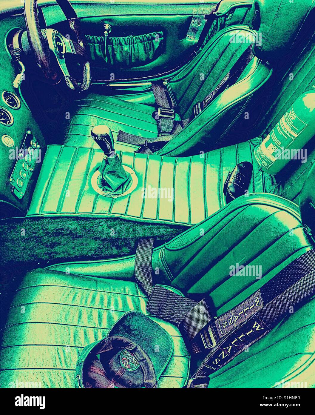 Klassische Sportwagen Ledersitze mit Sicherheitsgurt Stockfoto