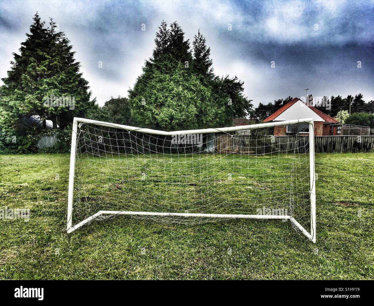 Wonky Torpfosten - Smartphone-aufgenommenes Stockfoto