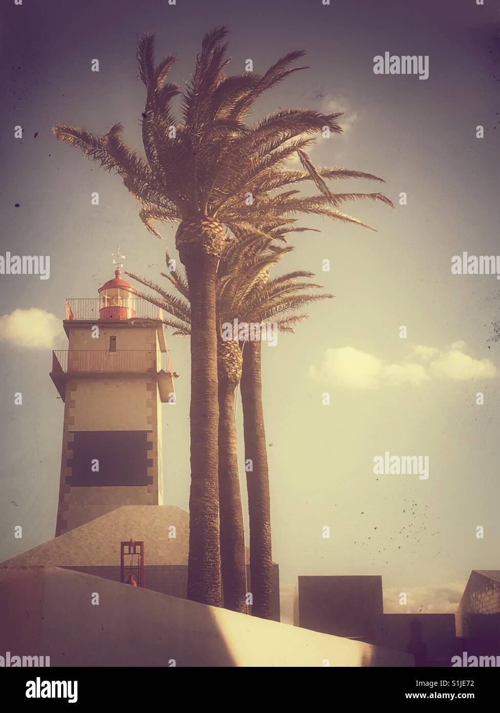 Farol de Santa Marta/Santa Marta Lighthouse, Cascais, Portugal. - Smartphone-aufgenommenes Stockfoto