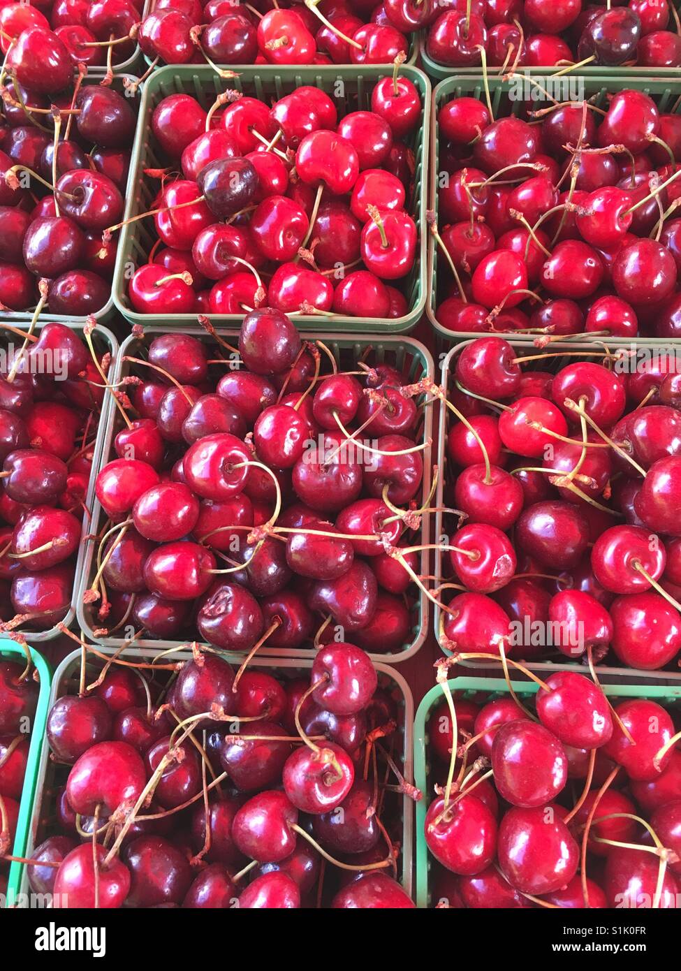 Bauernmarkt. Anzeige der Beeren. Stockfoto