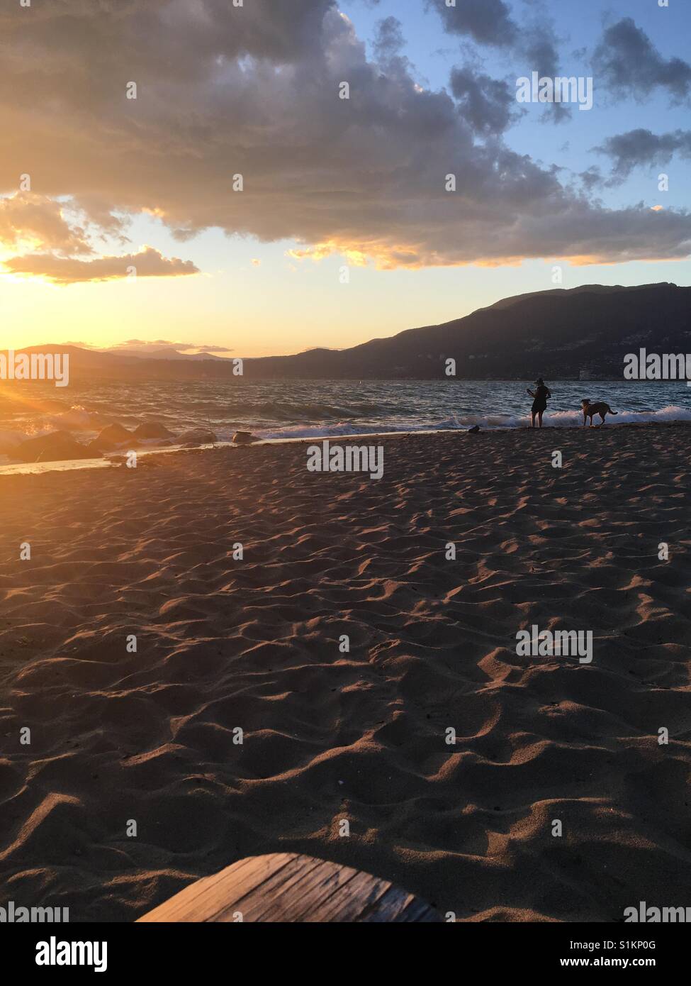 Dieses Bild entstand während des Sonnenuntergangs in Vancouver, BC. Es war ein schöner sonniger Tag auf die English Bay in Stanly Park. Ich genoss jeden Augenblick dort. Stockfoto