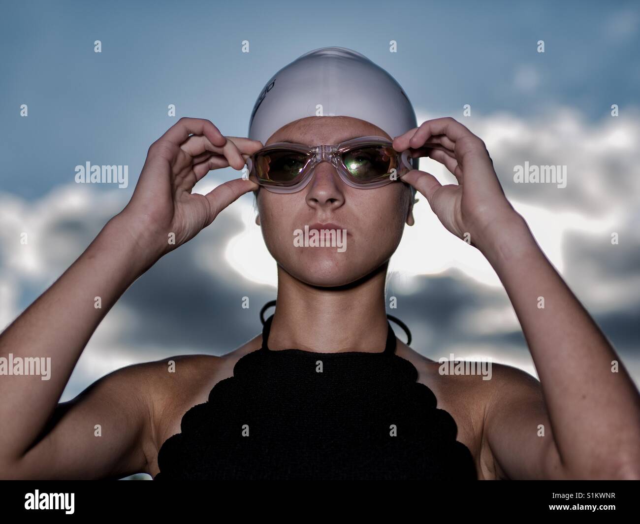 Weibliche Teenager Schwimmer vorbereiten Stockfoto