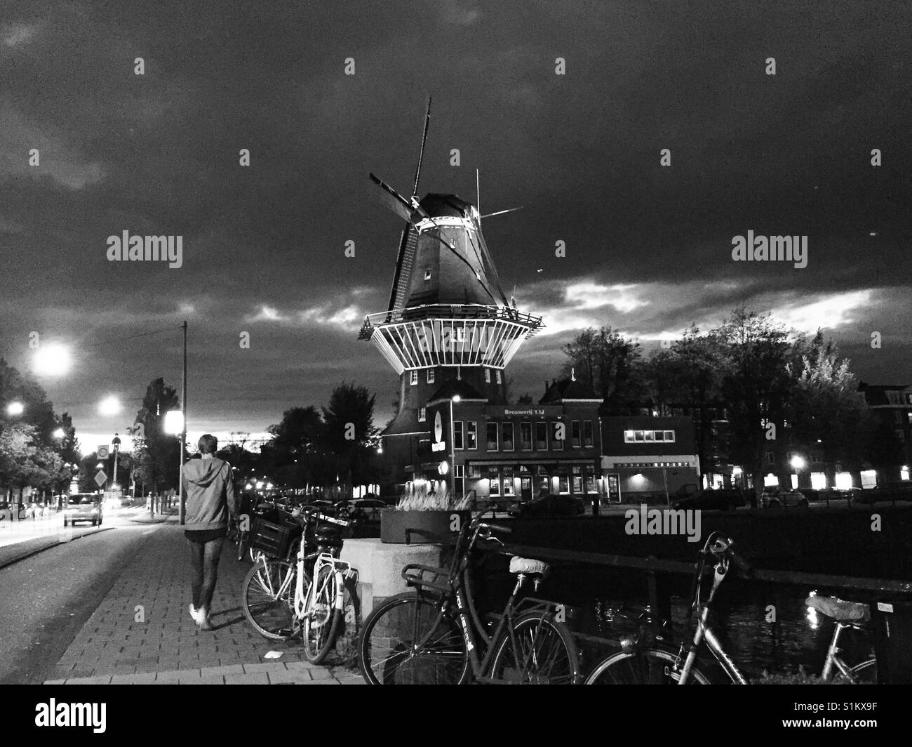 Amsterdam Mühle bei Nacht Schwarz und Weiß Stockfoto