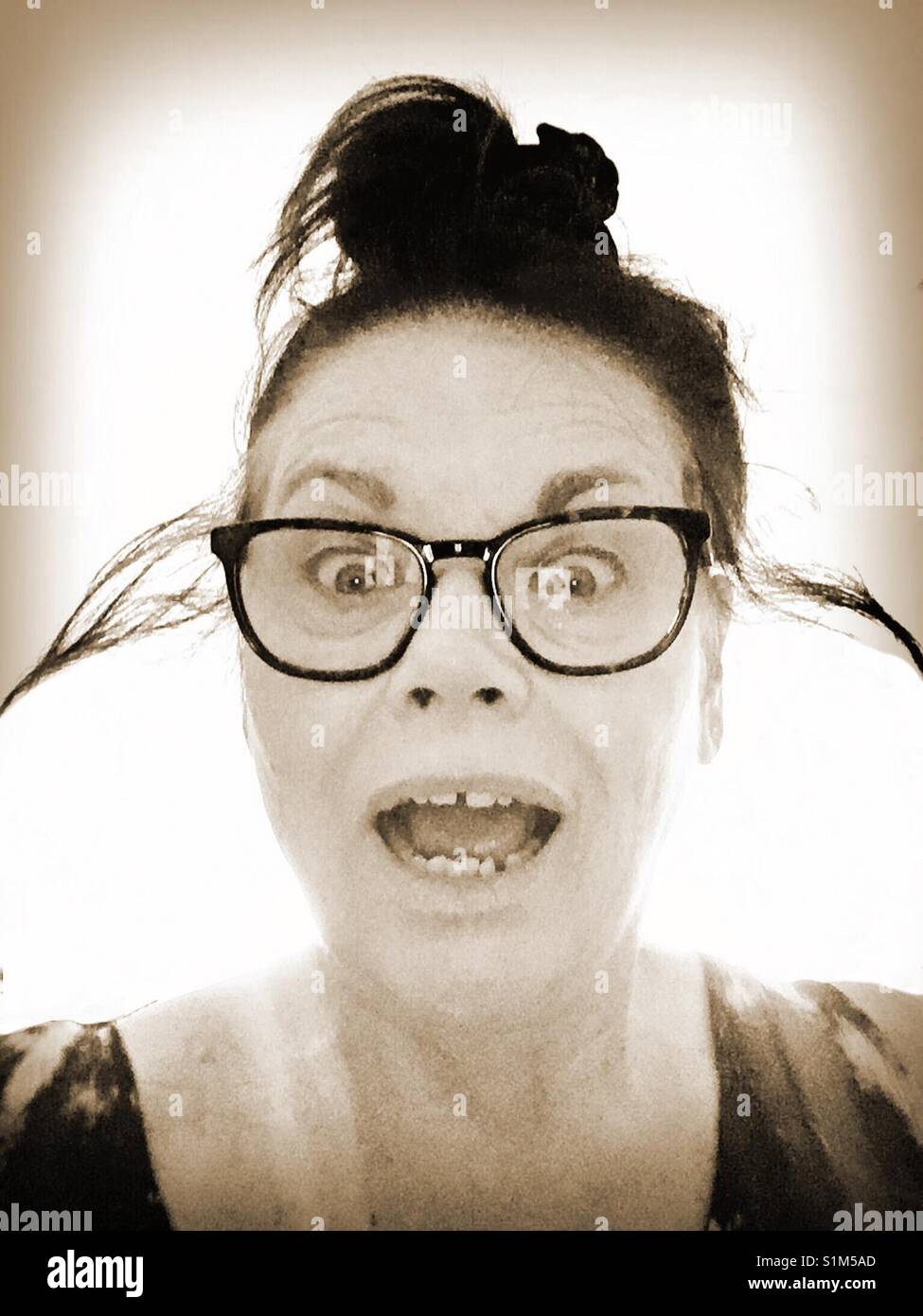 Crazy lady - Smartphone-aufgenommenes Stockfoto