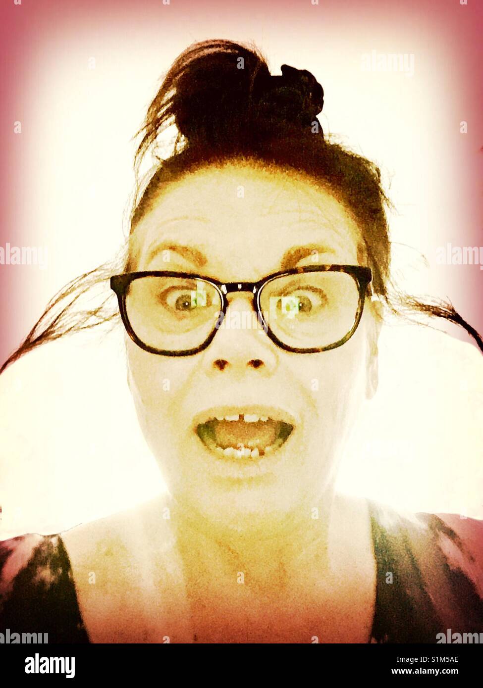 Crazy lady - Smartphone-aufgenommenes Stockfoto