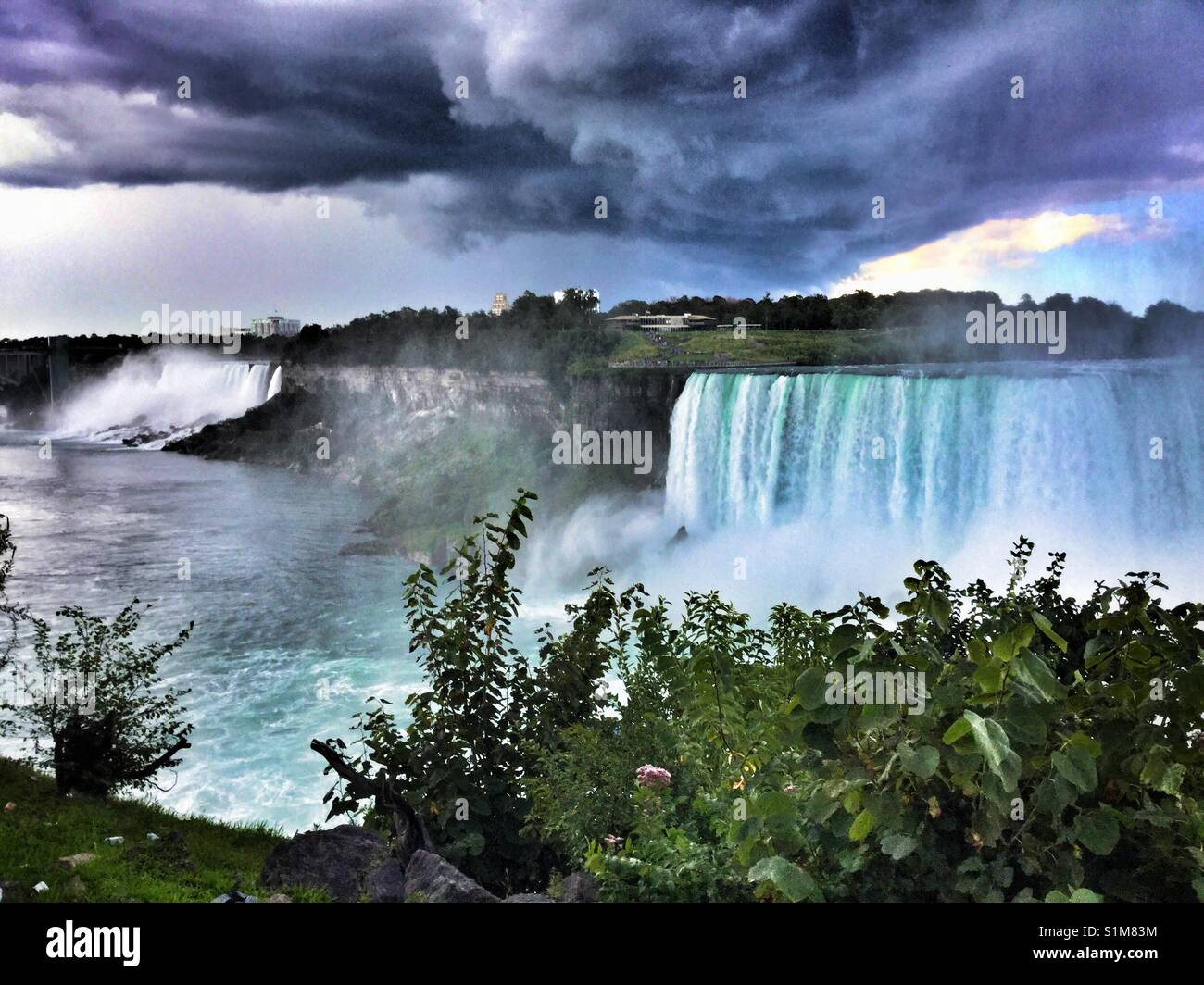 Stürmischen Himmel über Niagara Falls. - Smartphone-aufgenommenes Stockfoto