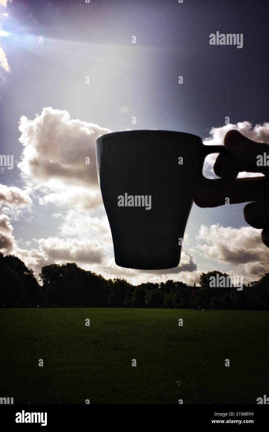 Ein cupper im Park - Smartphone-aufgenommenes Stockfoto