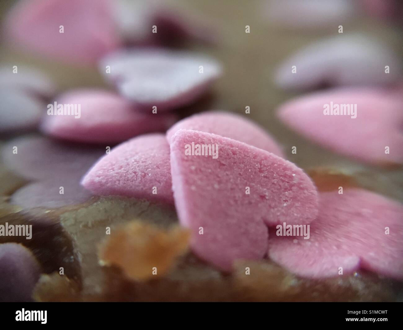 Herzen auf einen Kuchen. Stockfoto