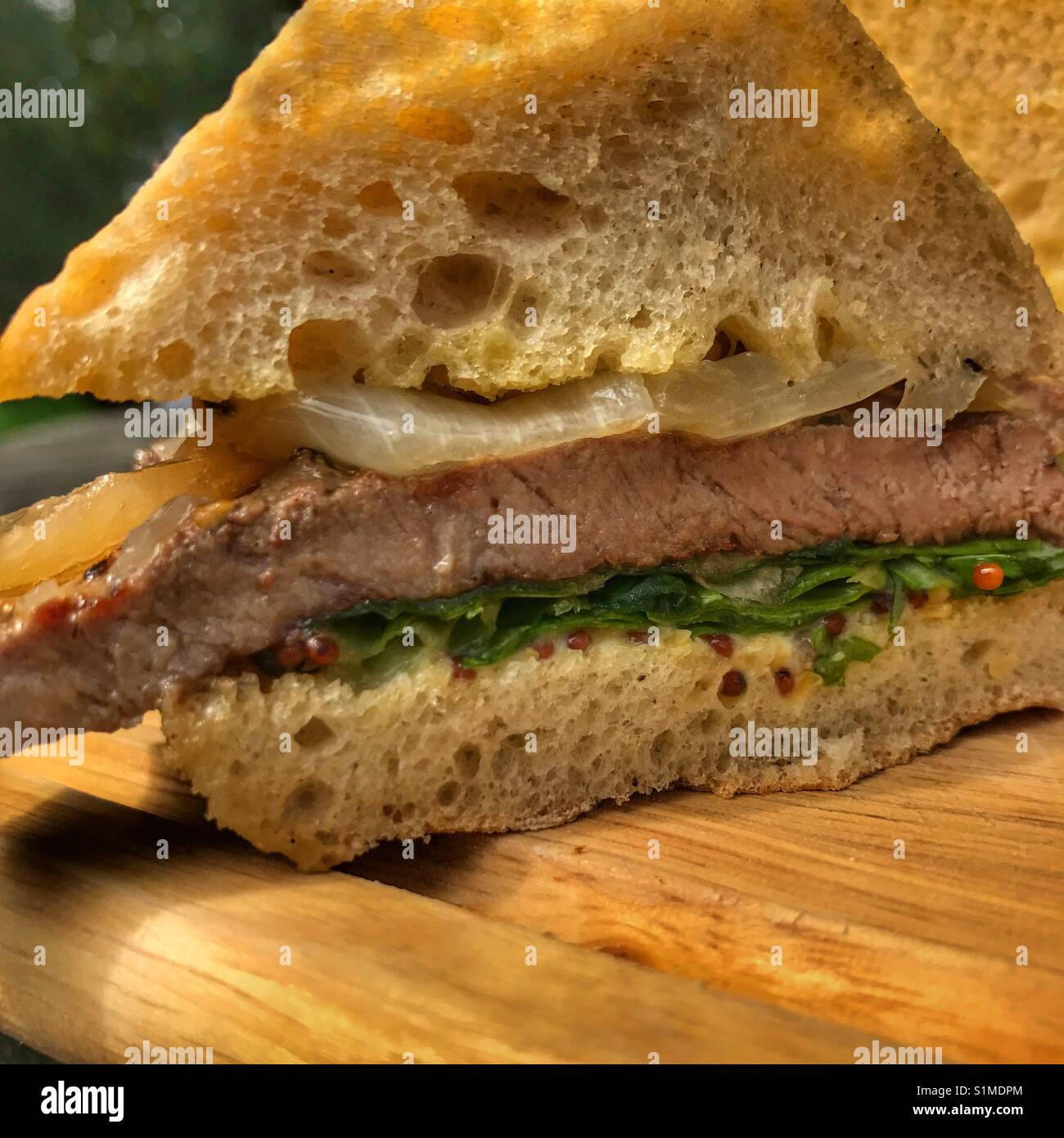 Beef Steak sandwich - Smartphone-aufgenommenes Stockfoto