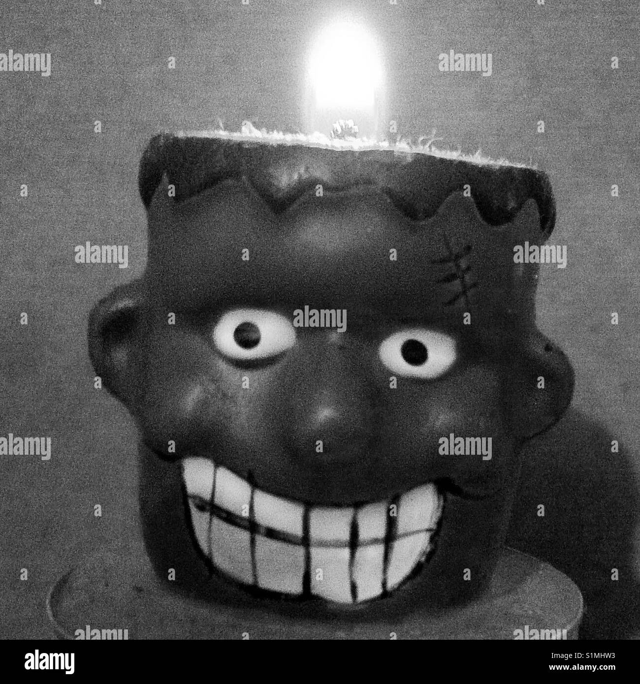 Halloween, monster Gesicht Kerze. Stockfoto