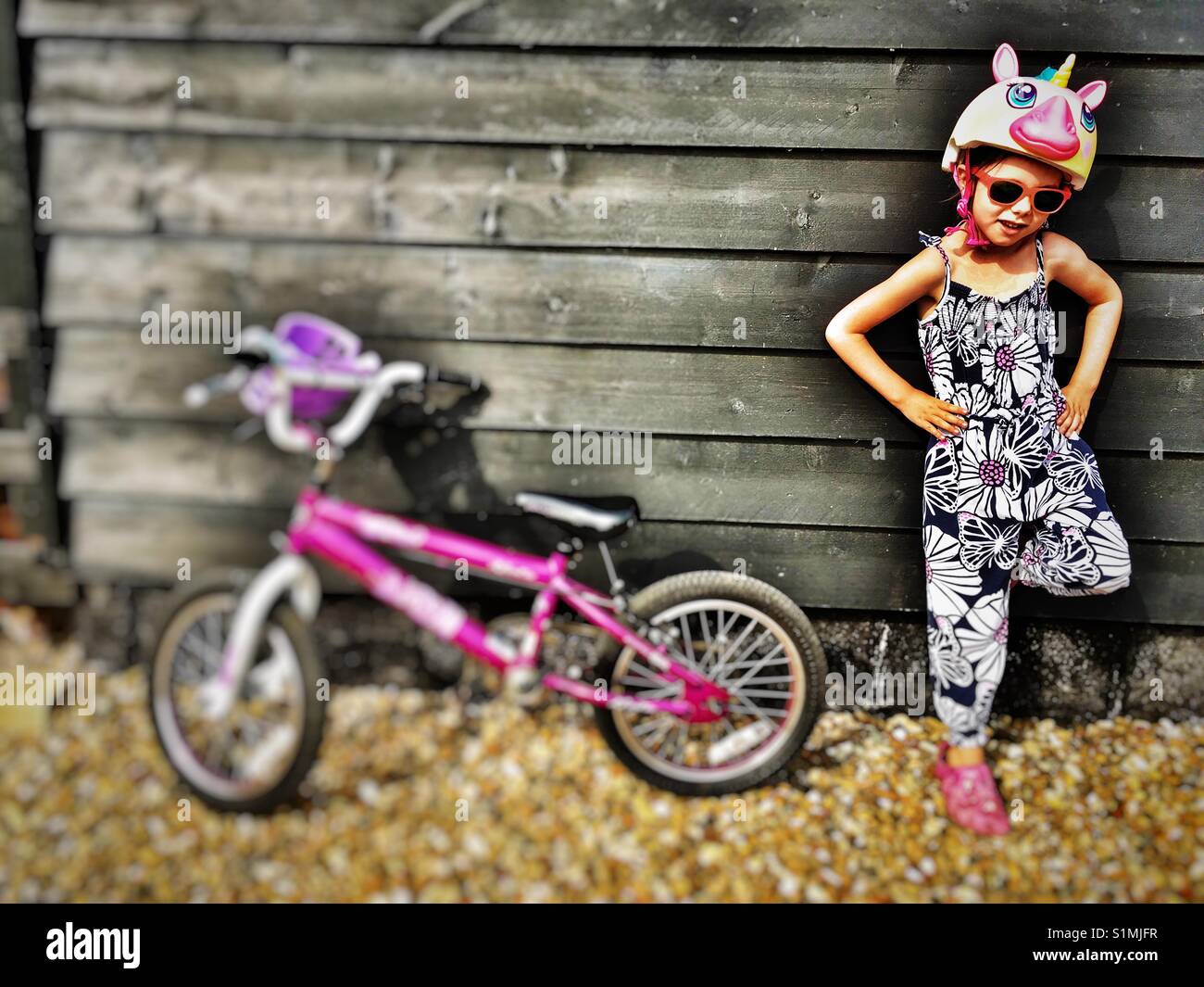 Müde Radfahrer - Smartphone-aufgenommenes Stockfoto