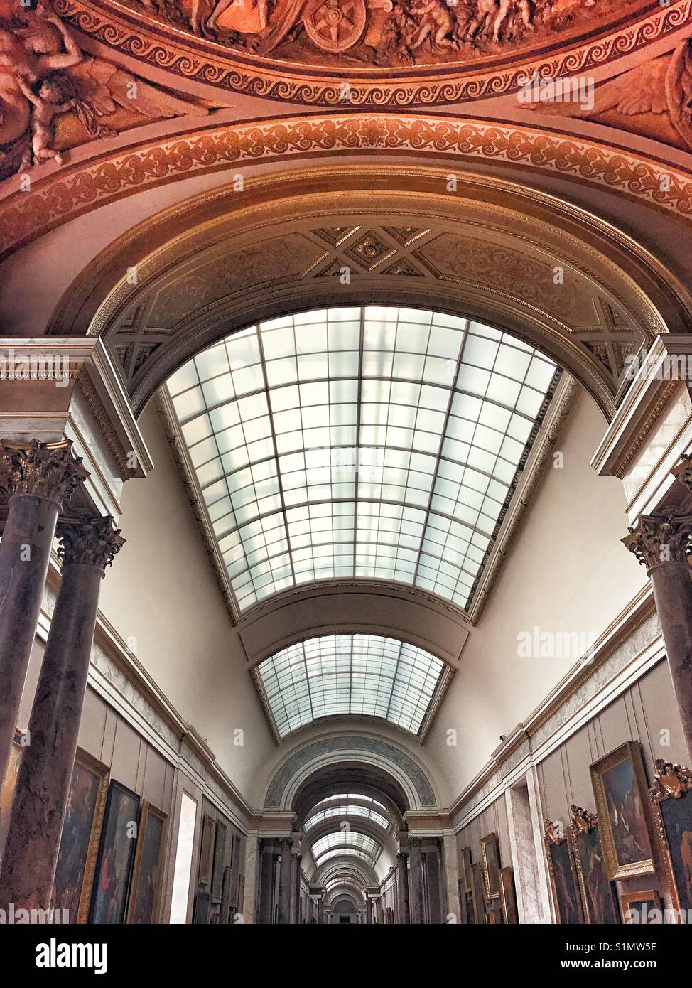 Innenraum der Louvre Kunst Galerie, Paris, Frankreich Stockfoto