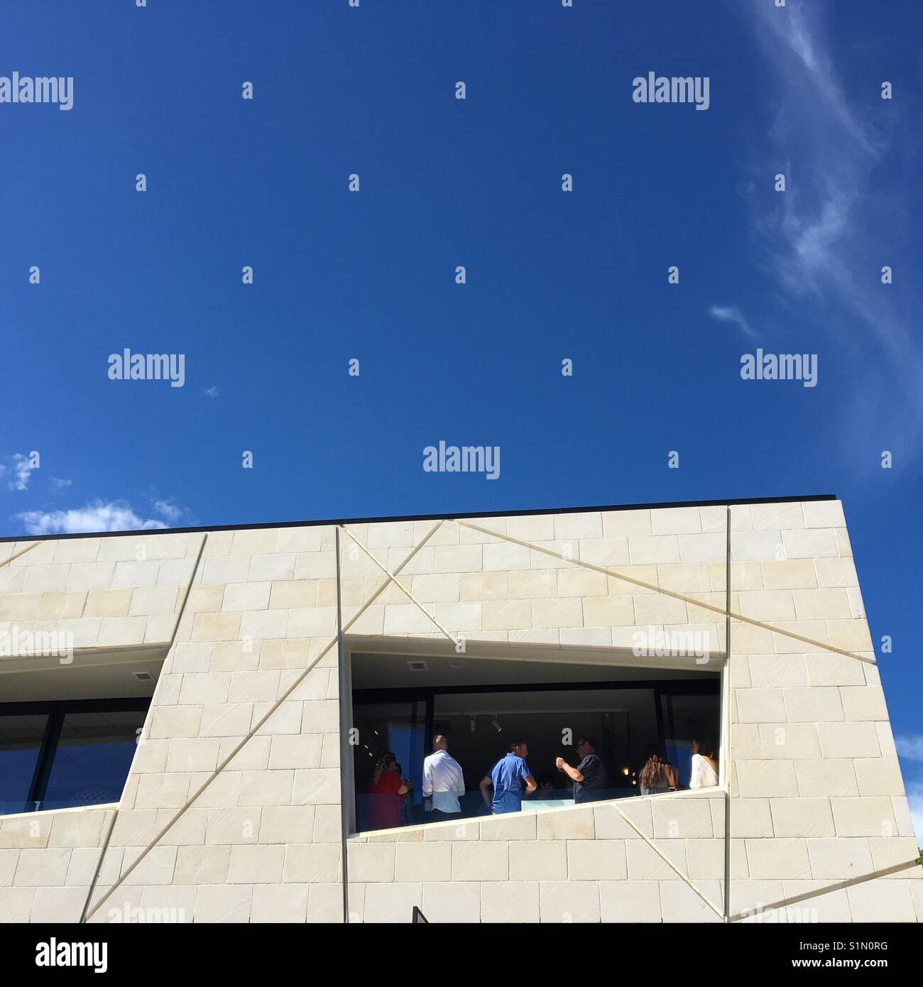 Gebäude in der Innenstadt von Queenstown, Neuseeland - Smartphone-aufgenommenes Stockfoto