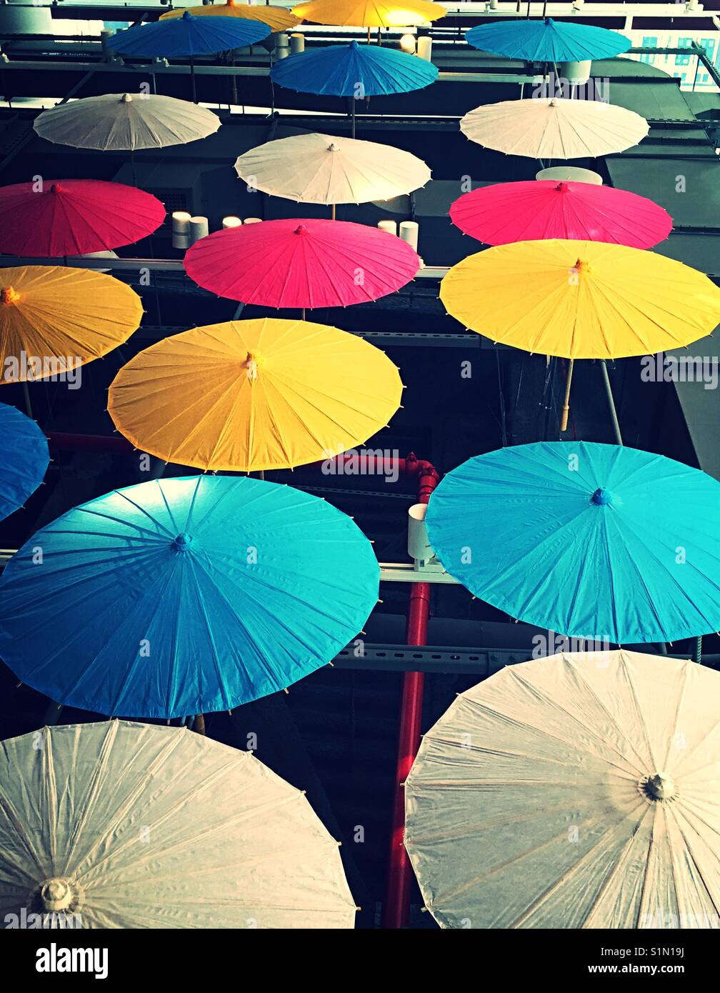Sonnenschirme am Display als Dekoration, USA Stockfoto