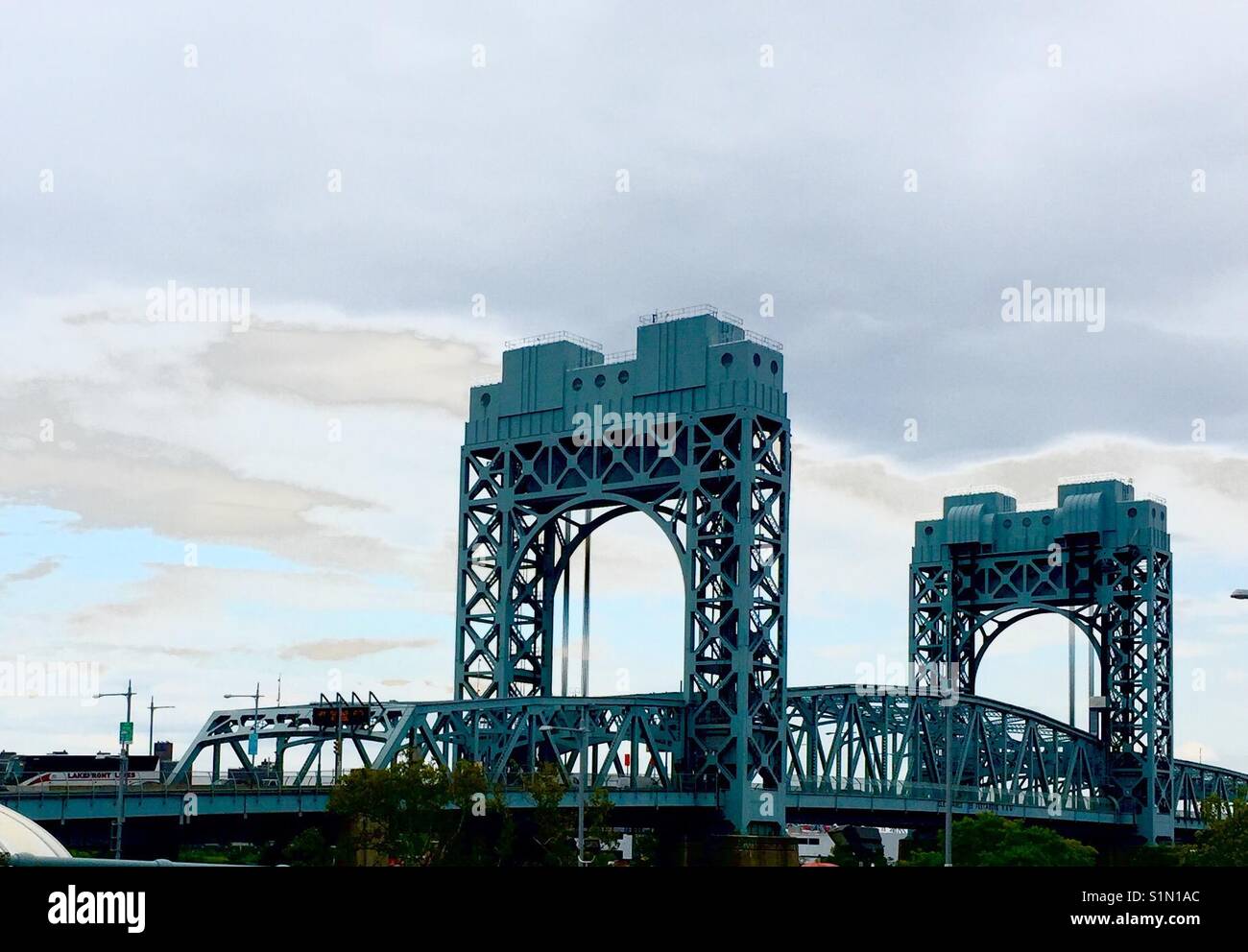 New York City Harlem River Vertikallift Brücke, 1 von 3 Brücken der Robert F. Kennedy (Triborough Bridge) Verbindung 125 St., Harlem River und FDR-Laufwerke. Stockfoto