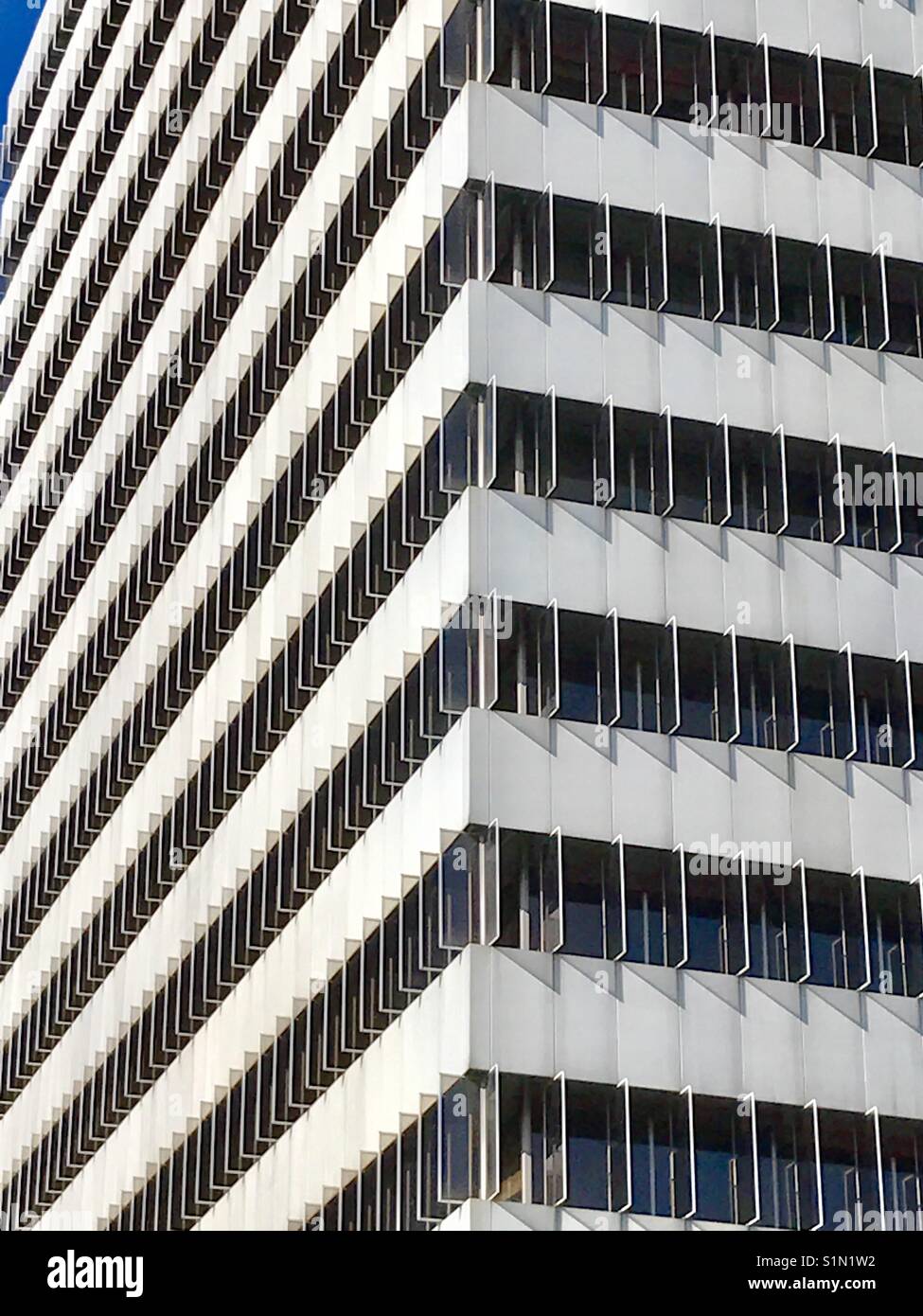 Fassade des modernen Gebäude. - Smartphone-aufgenommenes Stockfoto