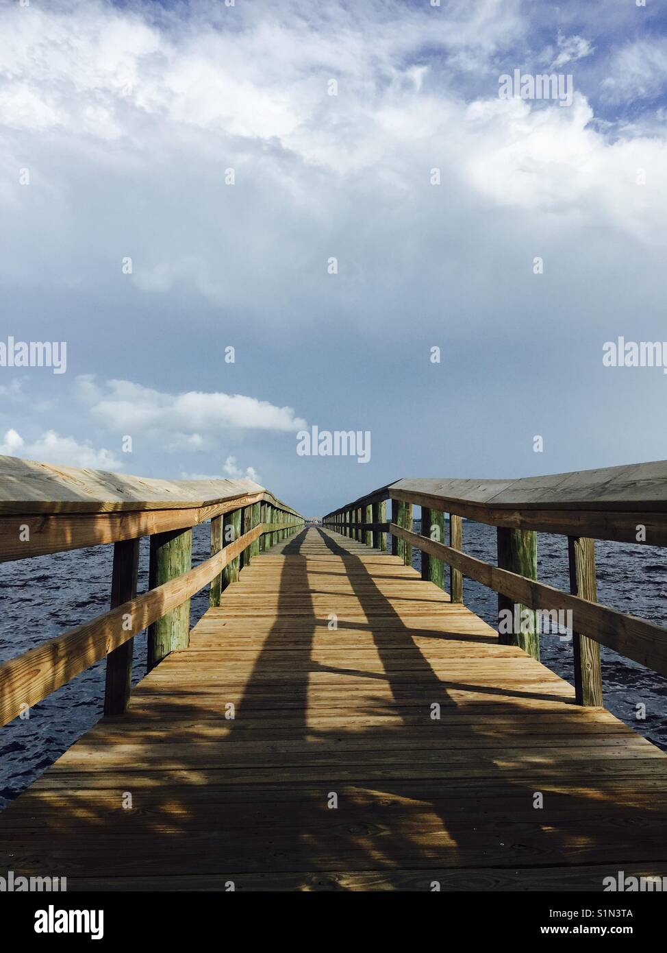 Lange Pier in den Peace River Stockfoto