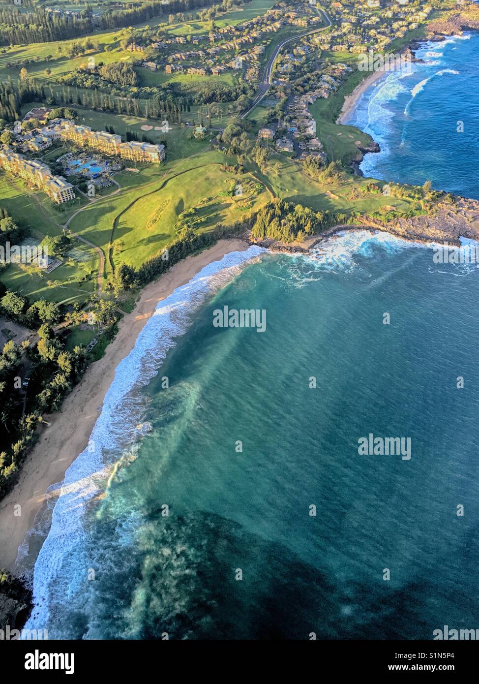 Ritz Carlton und D.T. Fleming Beach Park Kapalua, Maui von oben Stockfoto