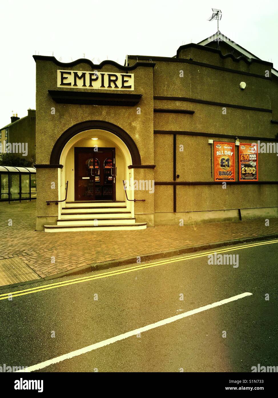 Das Empire Kino in Caernarfon Wales, jetzt im Gebrauch als Bingo Hall Stockfoto