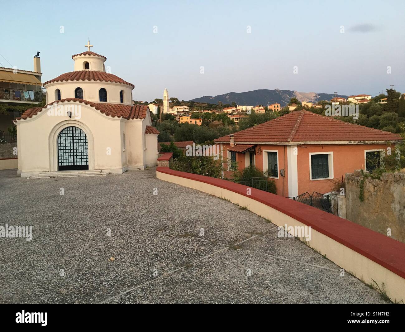 Orthodoxe Kirche in Svornata auf Kefalonia in Griechenland - Smartphone-aufgenommenes Stockfoto