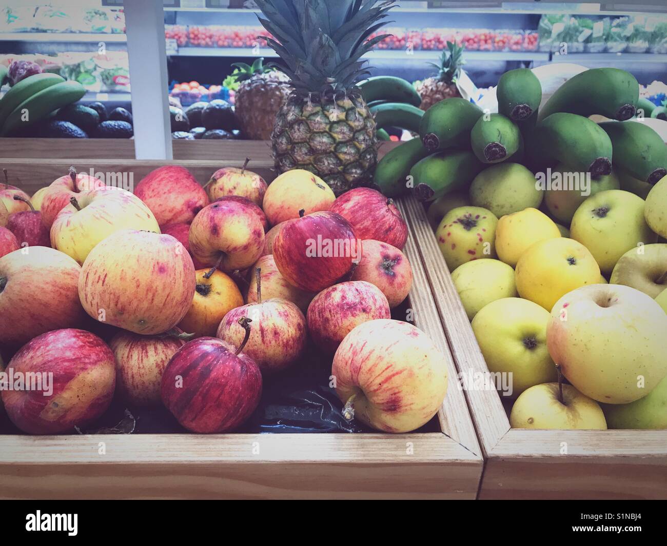 Markt mit diversen Obststand Stockfoto