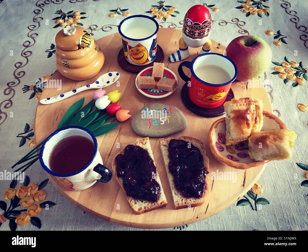 Bio-frühstück mit rustikalen Stil - Smartphone-aufgenommenes Stockfoto