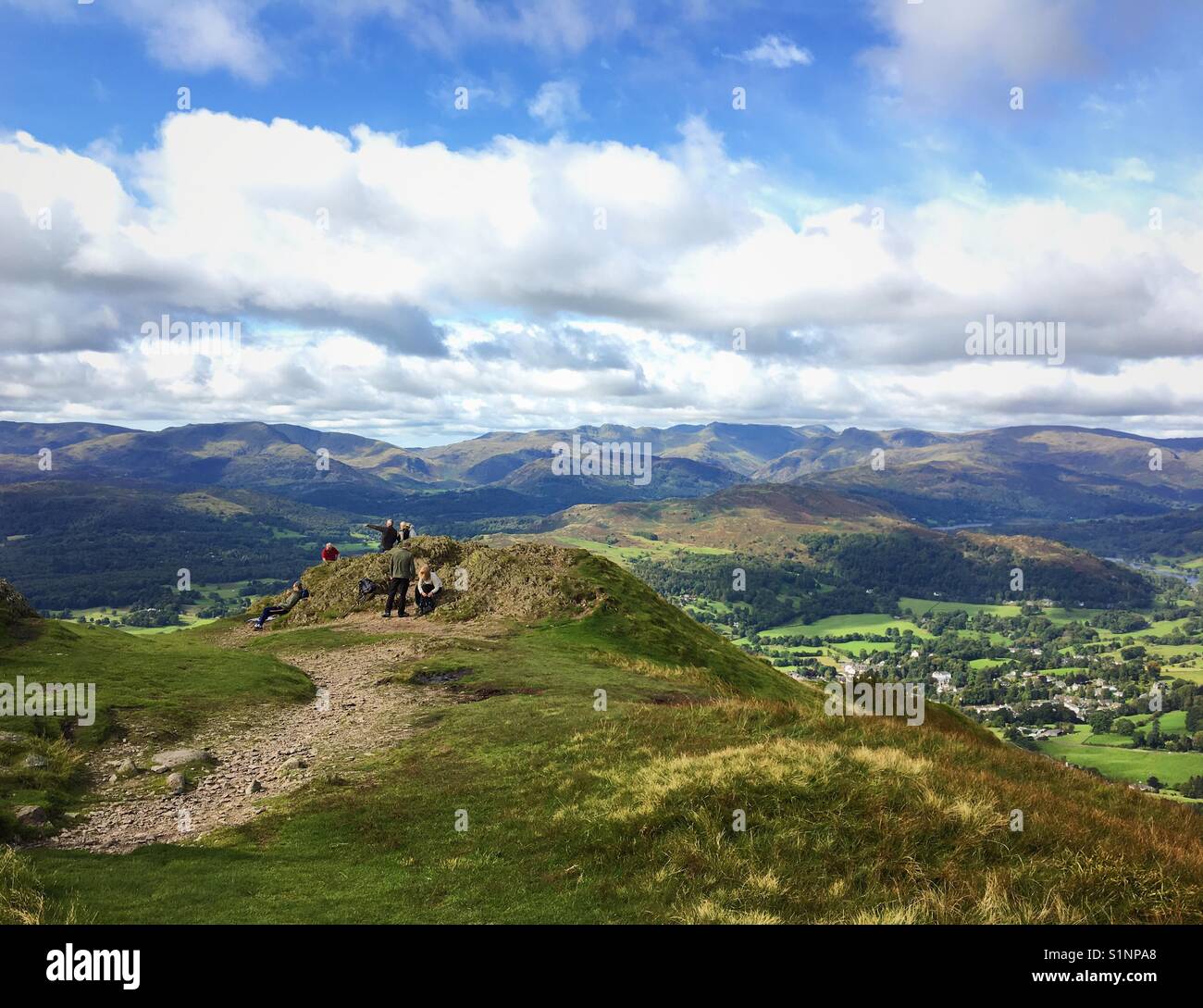 Die Aussicht bewundern, Wansfell Hecht, Cumbria - Smartphone-aufgenommenes Stockfoto