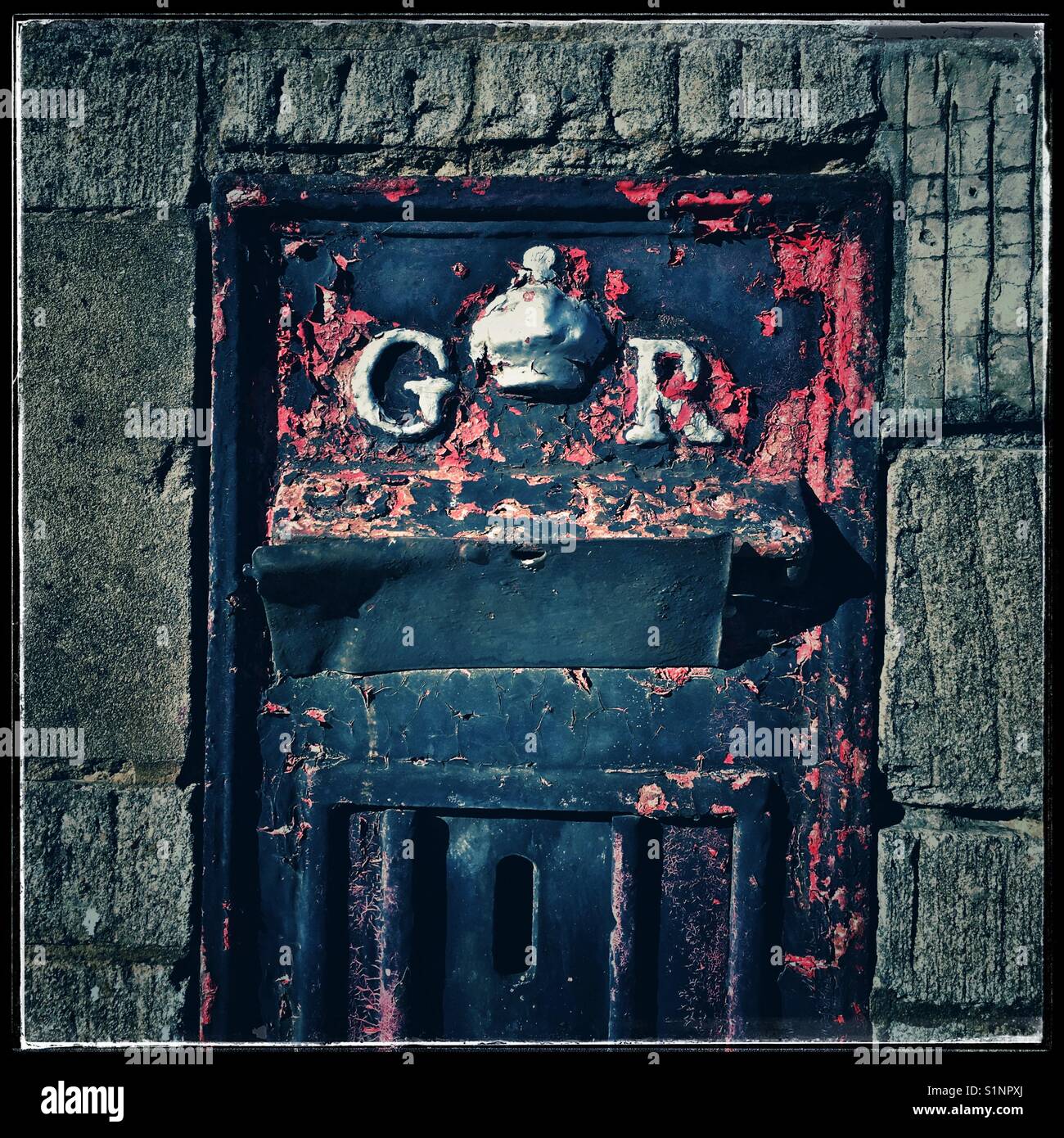 Stillgelegte GR (King George), Post, England, Großbritannien - Smartphone-aufgenommenes Stockfoto