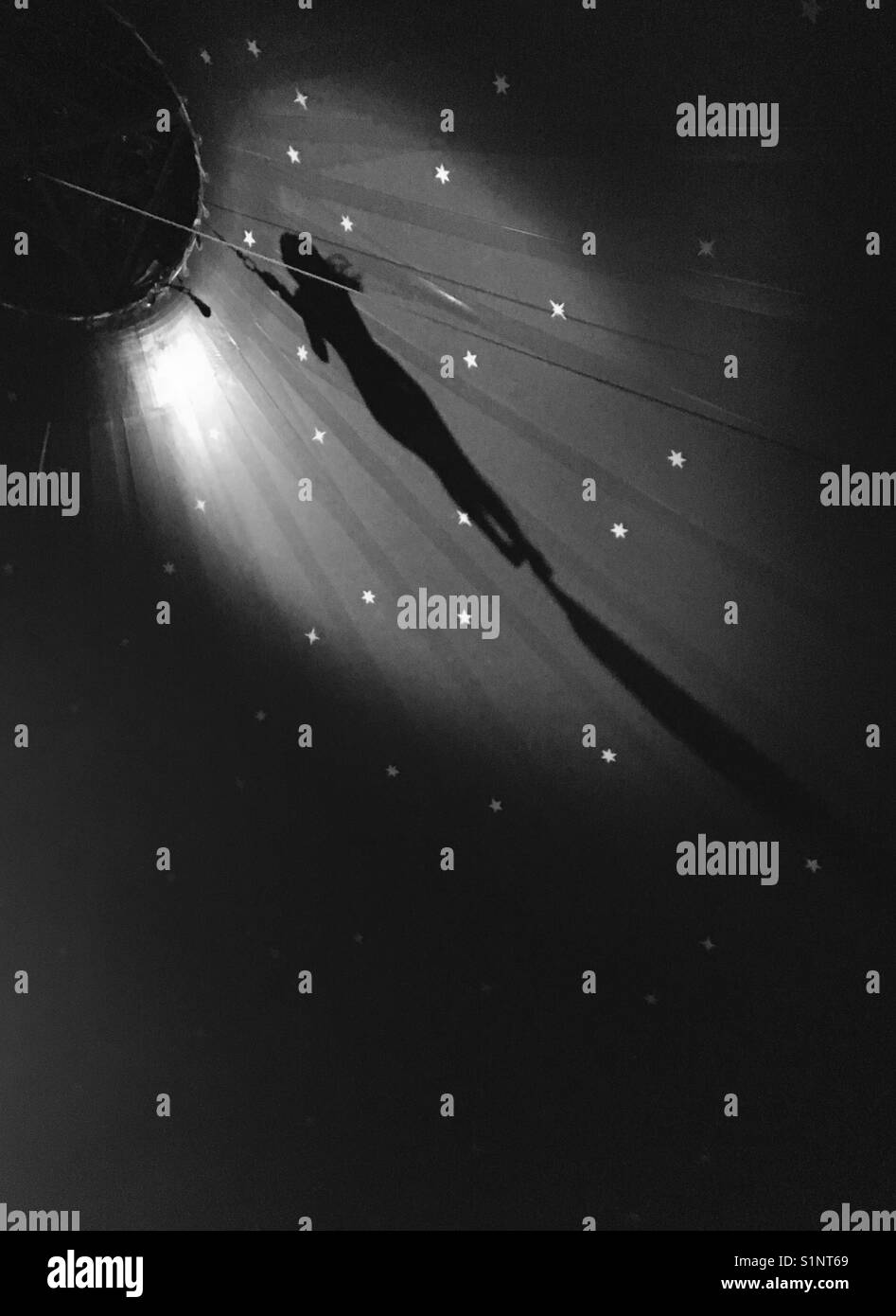 Der Schatten einer Frau die Antenne Seiden. Stockfoto