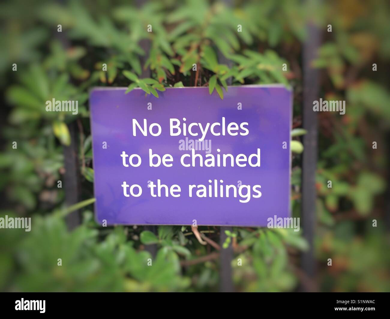 Keine Fahrräder an das Geländer gekettet zu sein. Stockfoto