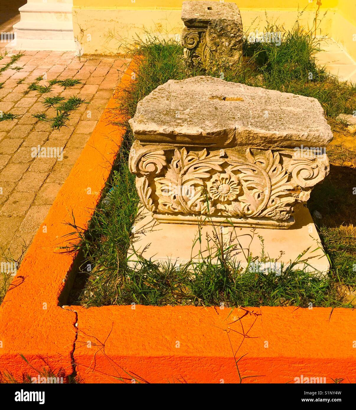 Alte geschnitzte Steine in Lixouri auf Kefalonia in Griechenland - Smartphone-aufgenommenes Stockfoto