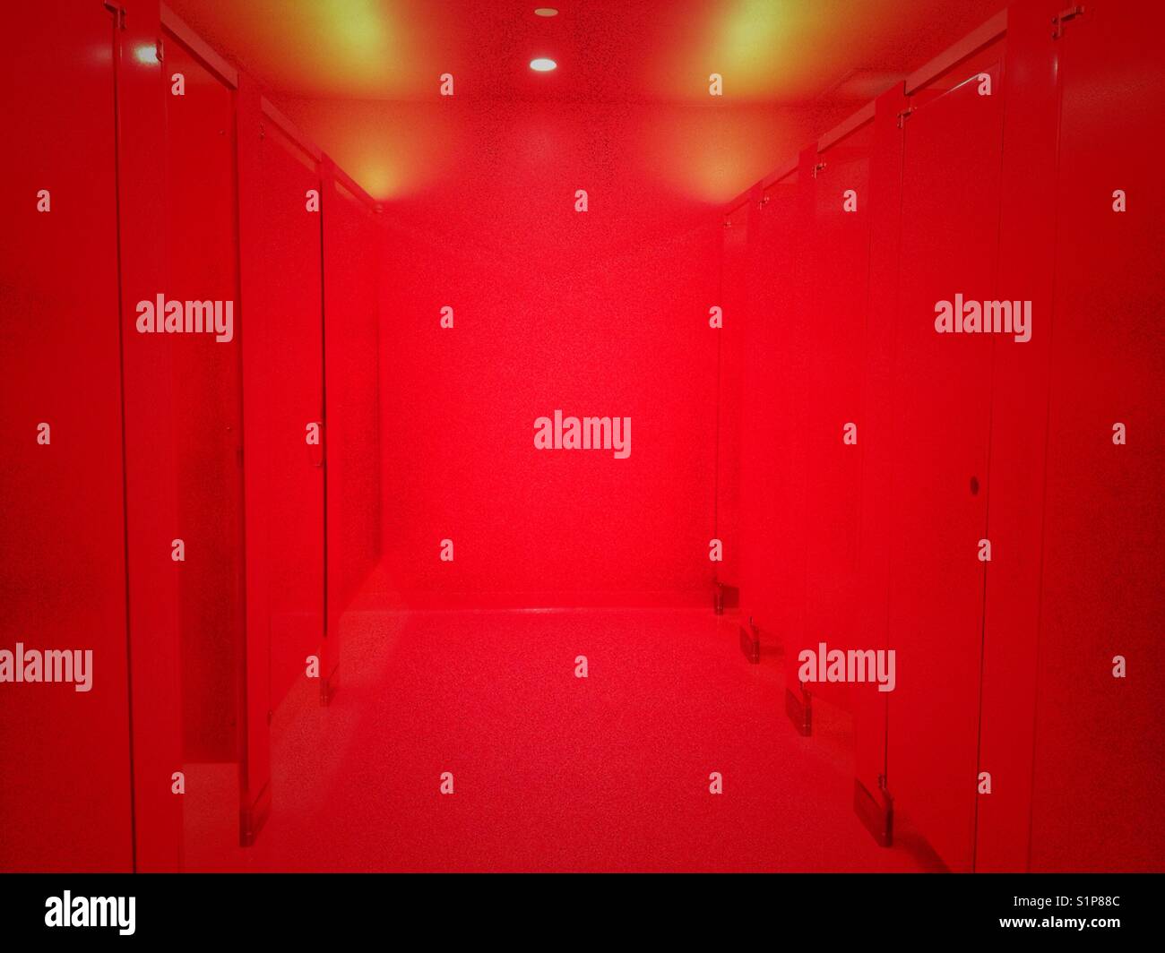 Women's Restroom am San Francisco Museum der Modernen Kunst. - Smartphone-aufgenommenes Stockfoto