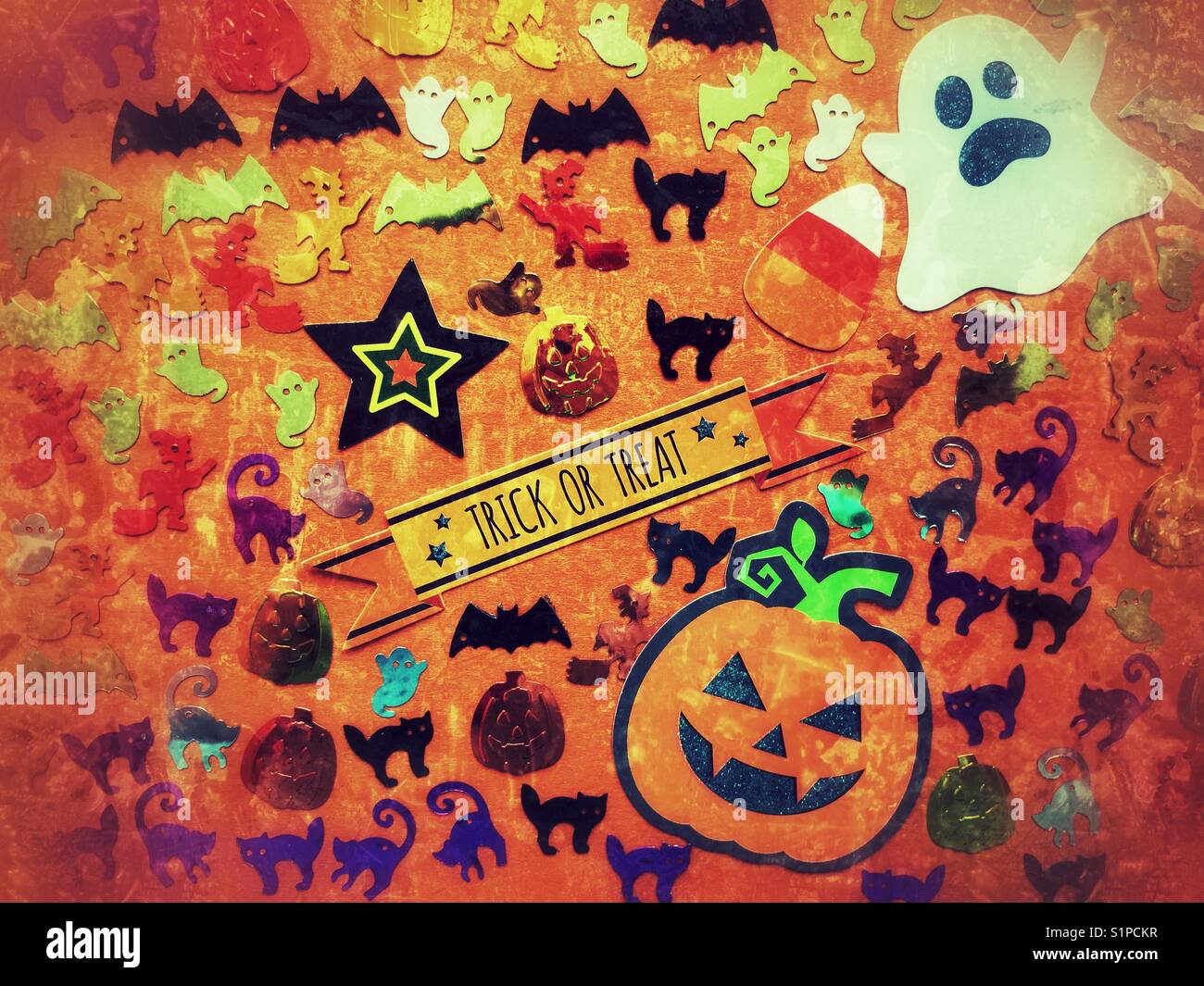 Halloween themed Collage. Trick or Treat, Katzen, Fledermäuse, Kürbisse, Geister und Hexen, etc. - Smartphone-aufgenommenes Stockfoto