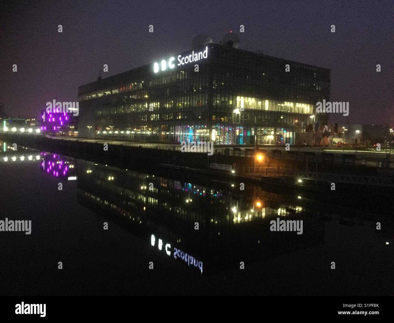 Am frühen Morgen Bild der BBC Schottland Studios in Glasgow am Ufer des Flusses Clyde. Stockfoto