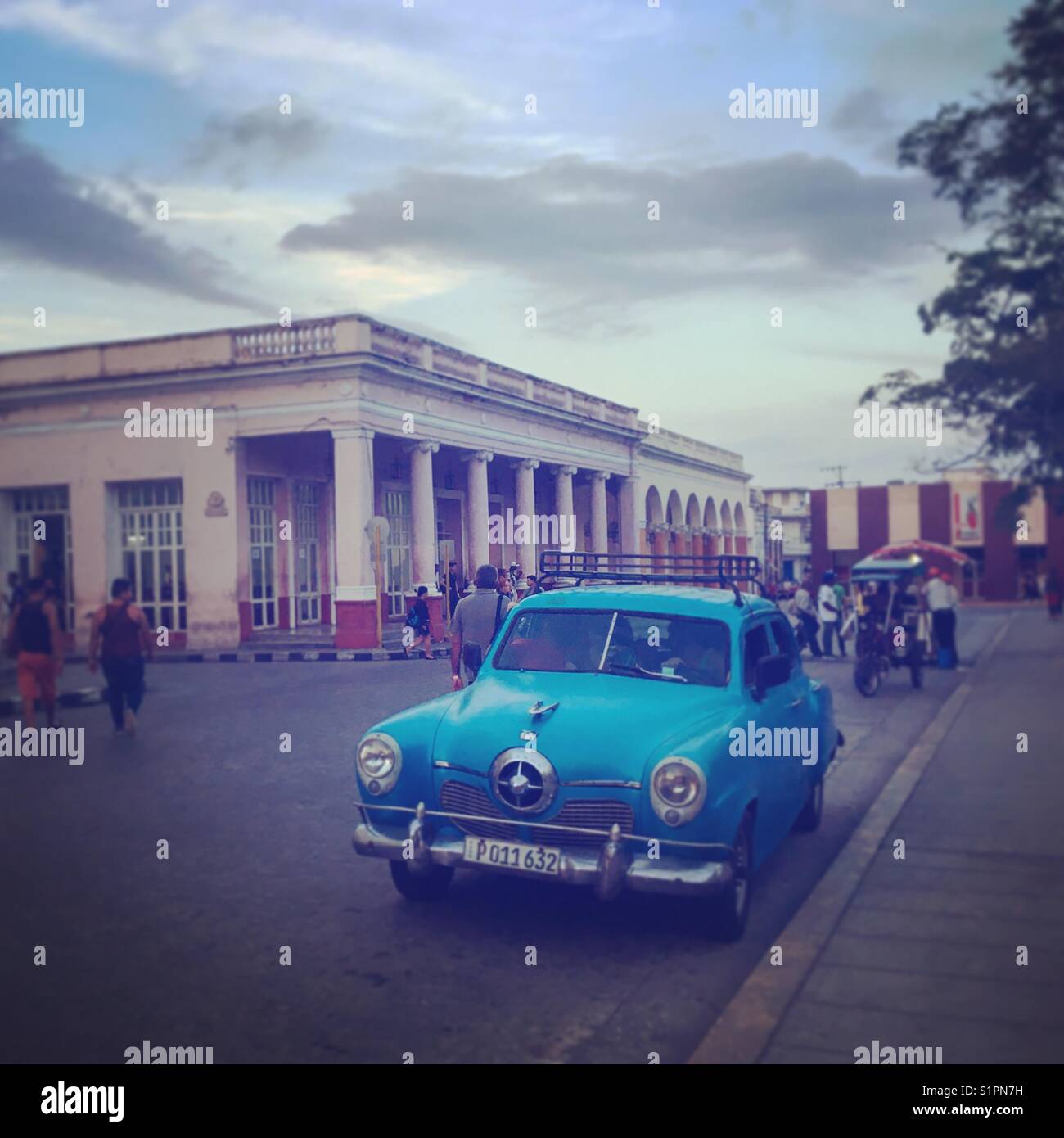 Alte Oldtimer in Santa Clara in Kuba - Smartphone-aufgenommenes Stockfoto