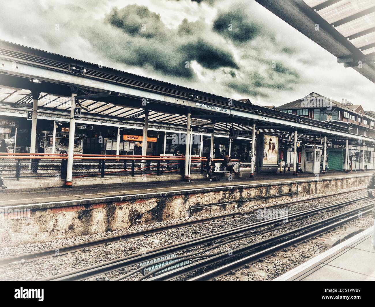 Guildford Bahnhof Titel und Plattformen Stockfoto