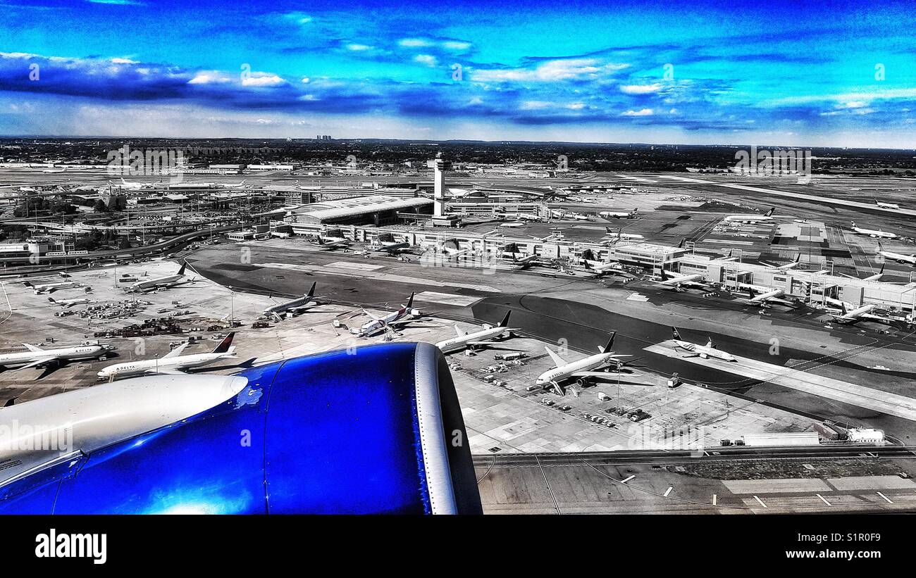 JFK Airport von oben, New York, USA - Smartphone-aufgenommenes Stockfoto